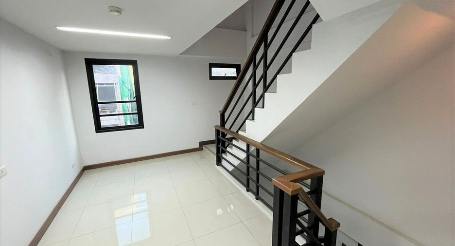 For sale 3 bedrooms townhouse in Mueang Chiang Mai, Chiang Mai