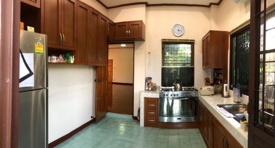 For sale 3 bedrooms house in San Kamphaeng, Chiang Mai