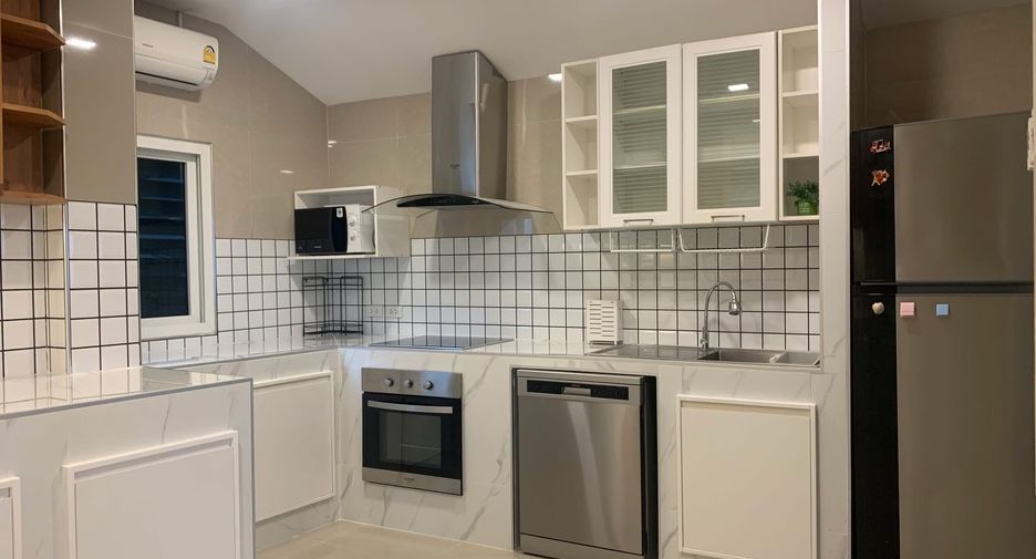 For rent 3 bedrooms villa in Bang Lamung, Chonburi