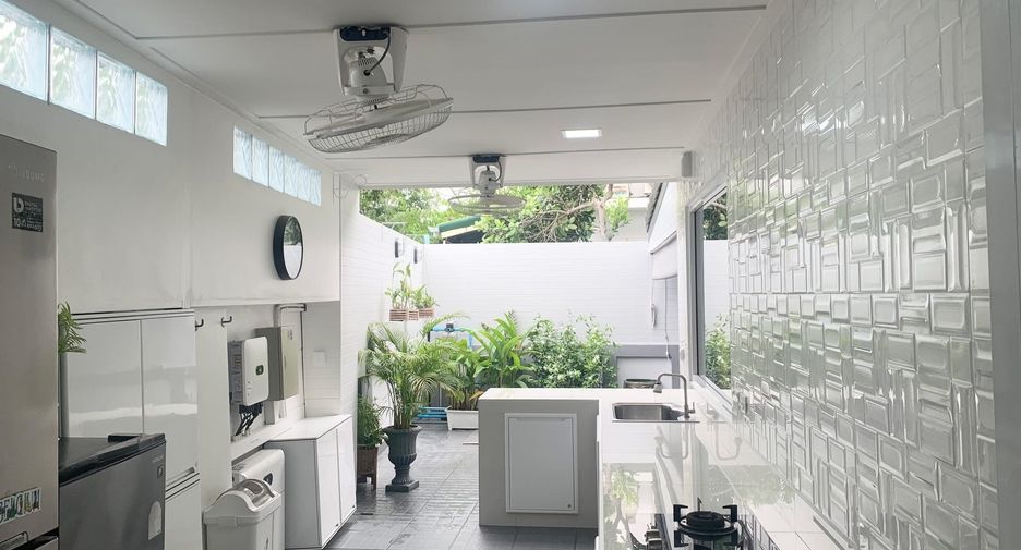 For rent 3 bedrooms villa in Bang Lamung, Chonburi