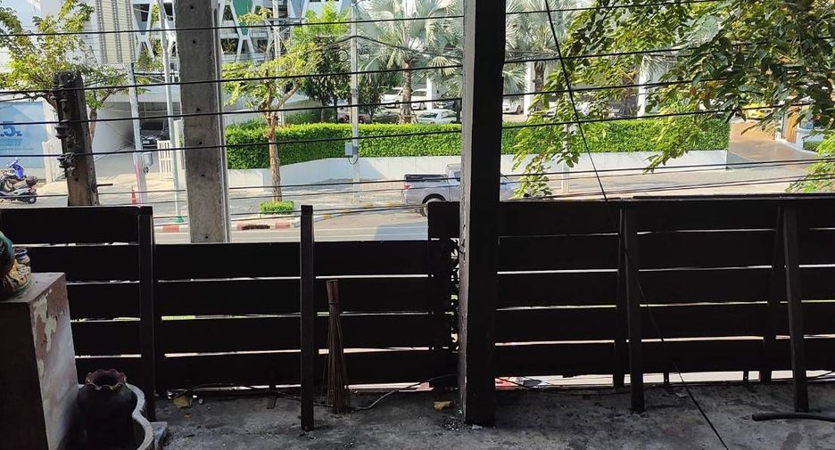 For sale 4 bedrooms retail Space in Khlong San, Bangkok