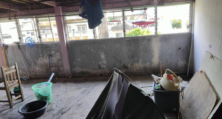 For sale 4 bedrooms retail Space in Khlong San, Bangkok