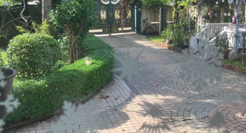 For sale 6 bedrooms house in Taling Chan, Bangkok