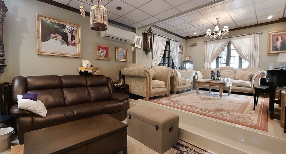 For sale 6 bedrooms house in Taling Chan, Bangkok