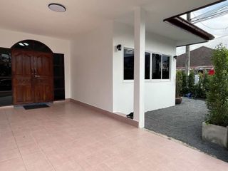 Casa en alquiler de 2 habitaciones en Mueang Phuket, Phuket