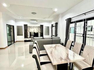 For rent 4 bedrooms house in Saraphi, Chiang Mai