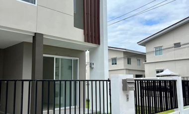 For rent 3 bedrooms townhouse in Thalang, Phuket