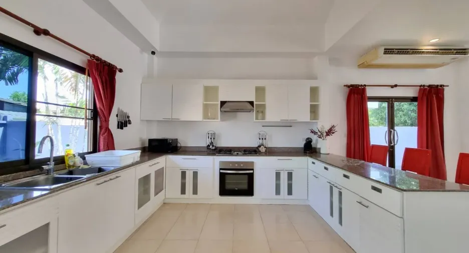 Villa en alquiler de 4 habitaciones en Thalang, Phuket