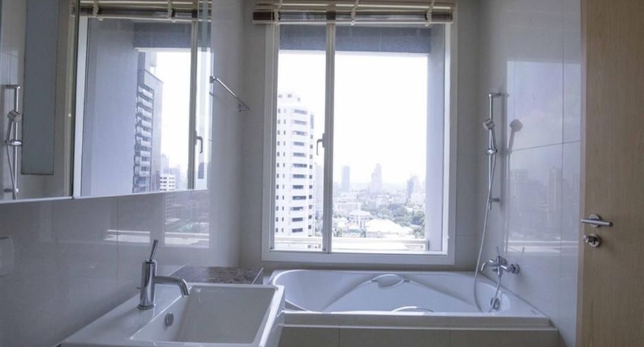 Продажа 2 спальни кондо в Кхлонг Тоеи, Бангкок
