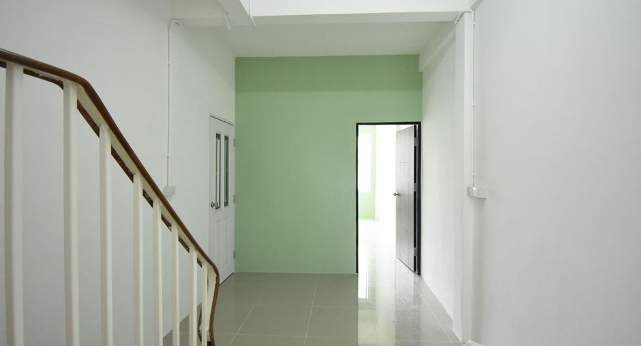 For sale 2 bedrooms townhouse in Phasi Charoen, Bangkok