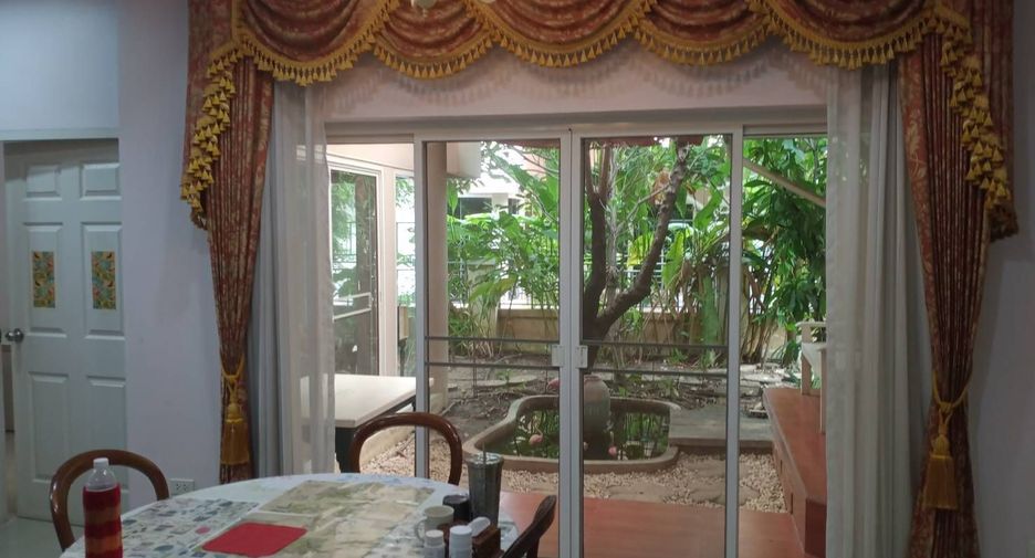 For sale 4 bedrooms house in Mueang Chiang Mai, Chiang Mai