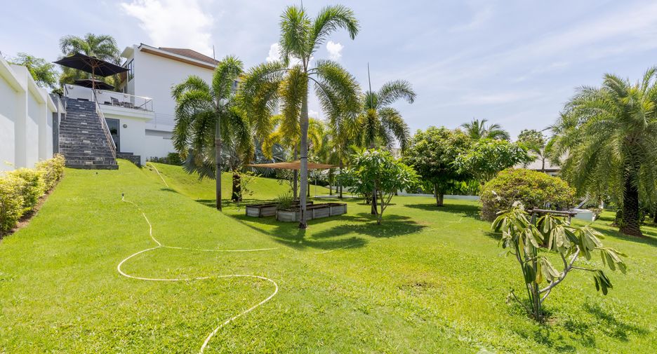 For sale 4 bedrooms villa in Mueang Phuket, Phuket