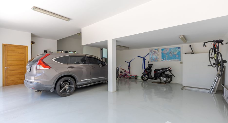 For sale 4 bedrooms villa in Mueang Phuket, Phuket