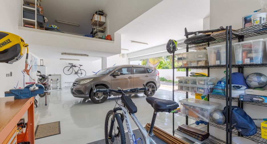For sale 4 bedrooms villa in Mueang Phuket, Phuket
