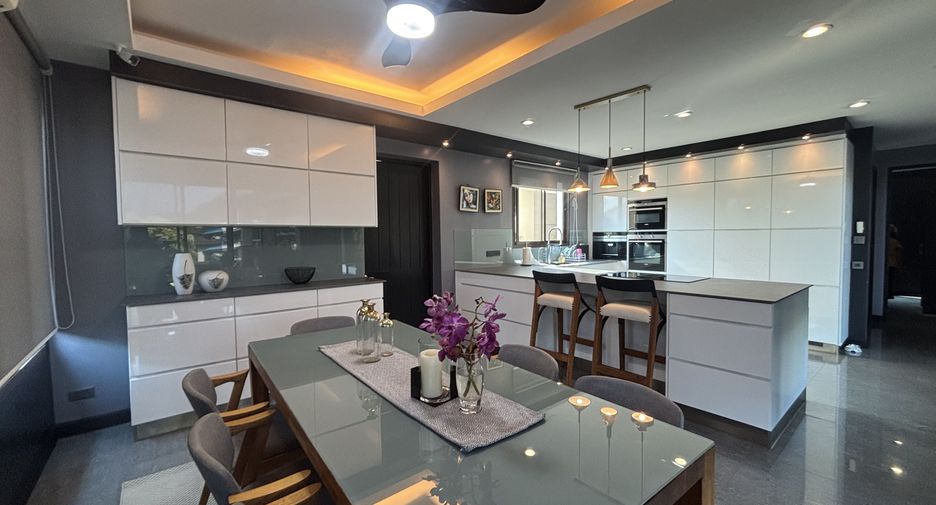 For rent 5 bedrooms villa in Hua Hin, Prachuap Khiri Khan