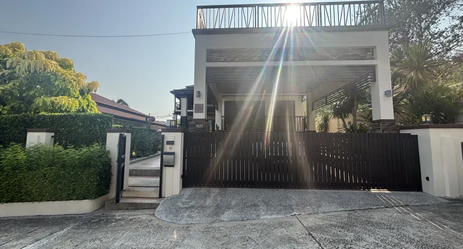 For rent 5 bedrooms villa in Hua Hin, Prachuap Khiri Khan