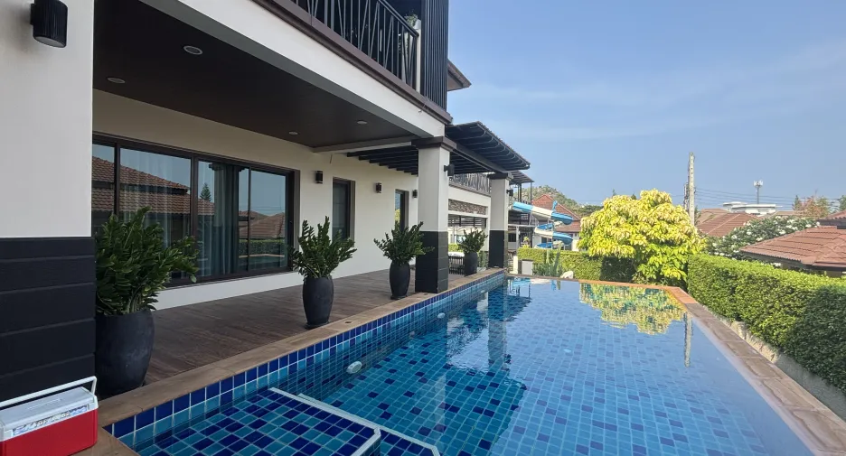 For rent 5 bedrooms villa in Hua Hin, Prachuap Khiri Khan