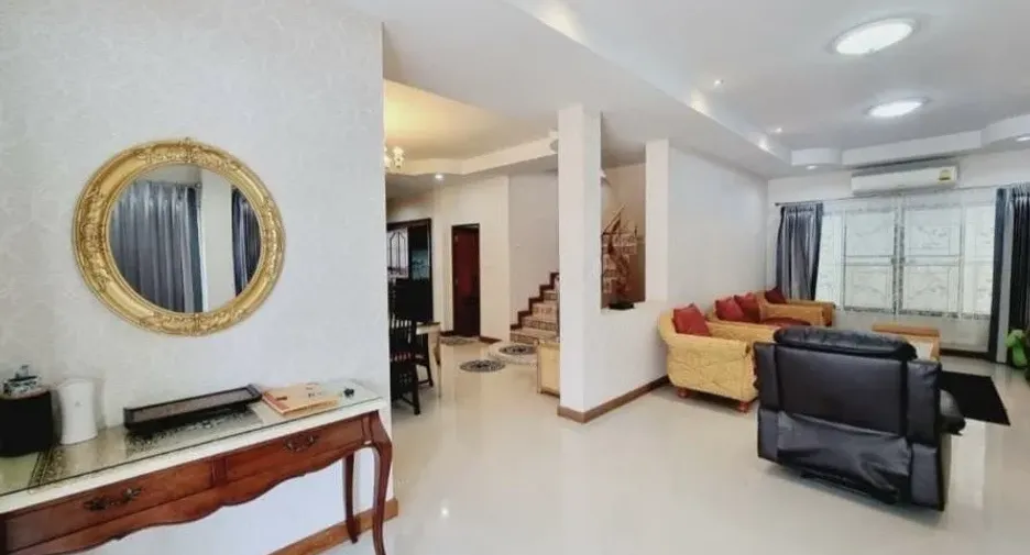 For rent 6 bedrooms villa in Mueang Chiang Mai, Chiang Mai