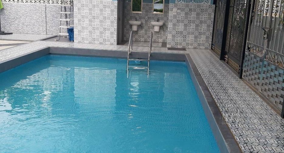 For rent 6 bedrooms villa in Mueang Chiang Mai, Chiang Mai