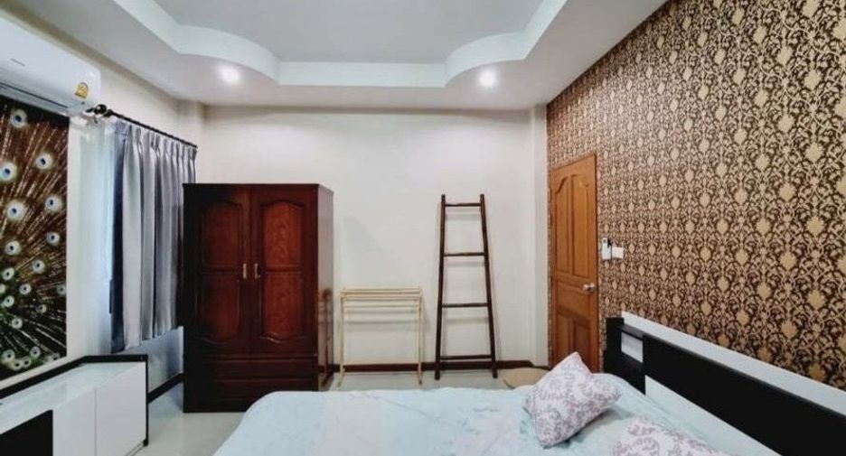For rent 6 bedrooms villa in Mueang Chiang Mai, Chiang Mai