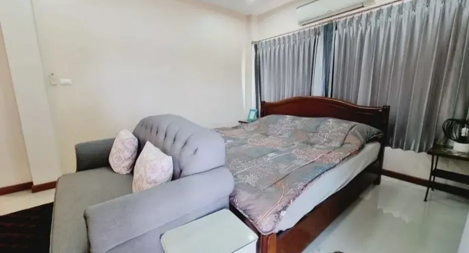 For rent 6 bedrooms villa in Mueang Chiang Mai, Chiang Mai
