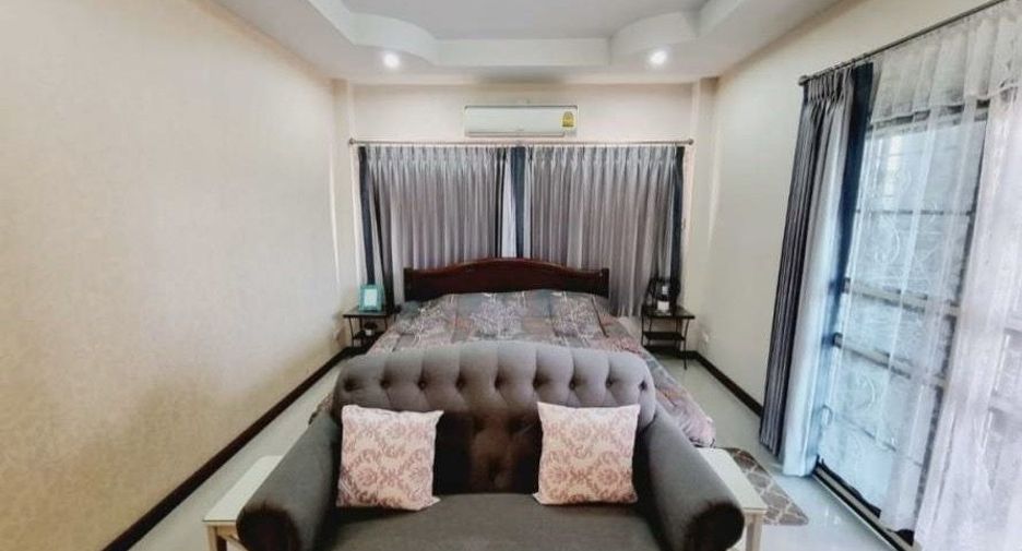 For rent 6 bedrooms villa in Mueang Chiang Mai, Chiang Mai