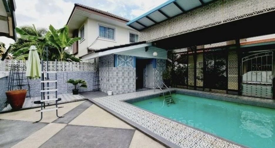 For rent 6 bedrooms villa in Mueang Chiang Mai, Chiang Mai