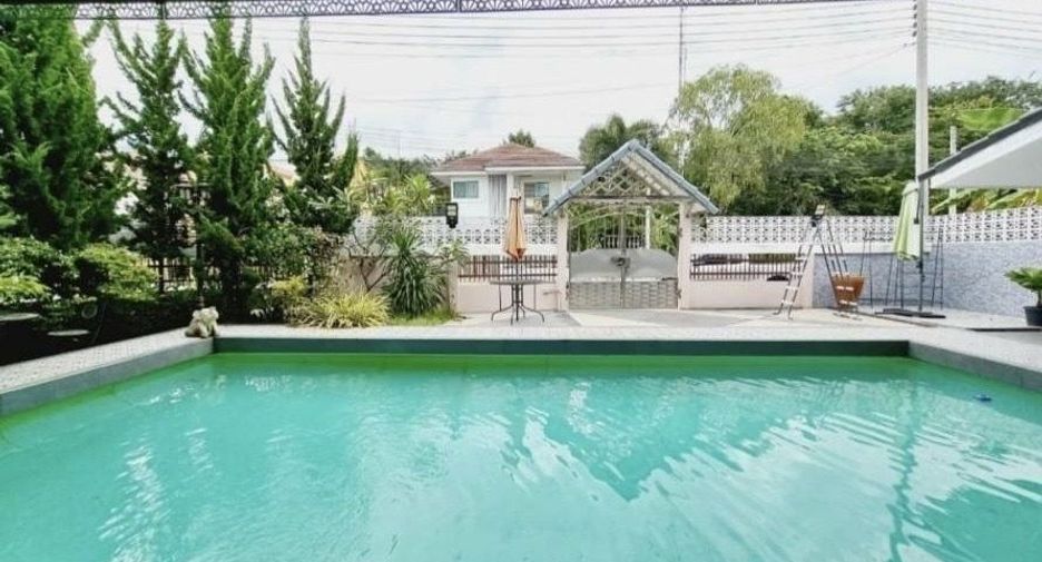 For rent 6 bedrooms villa in Mueang Chiang Mai, Chiang Mai