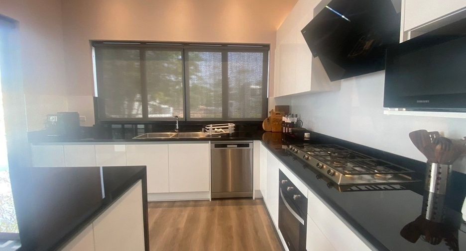 For sale 4 bedrooms villa in Mueang Chiang Mai, Chiang Mai