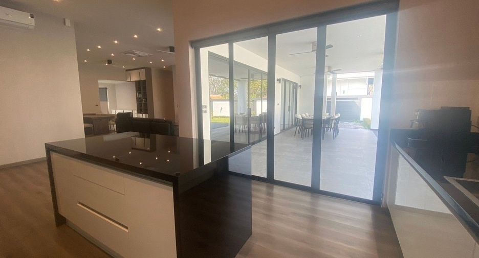 For sale 4 bedrooms villa in Mueang Chiang Mai, Chiang Mai