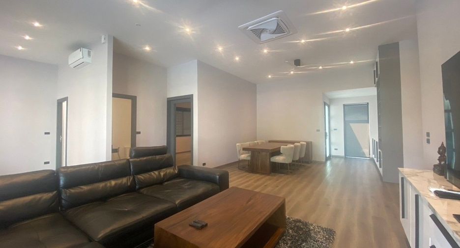 For sale 4 bedrooms villa in Mueang Chiang Mai, Chiang Mai