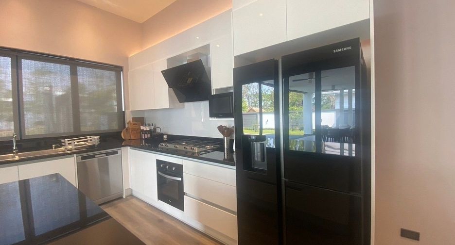 For sale 4 bedrooms villa in Mueang Chiang Mai, Chiang Mai