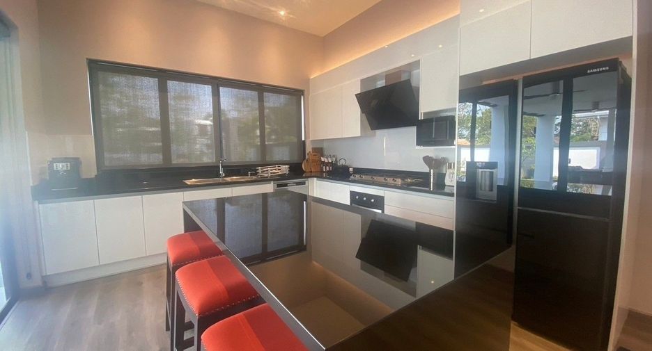 For sale 4 bedrooms villa in Mueang Chiang Mai, Chiang Mai