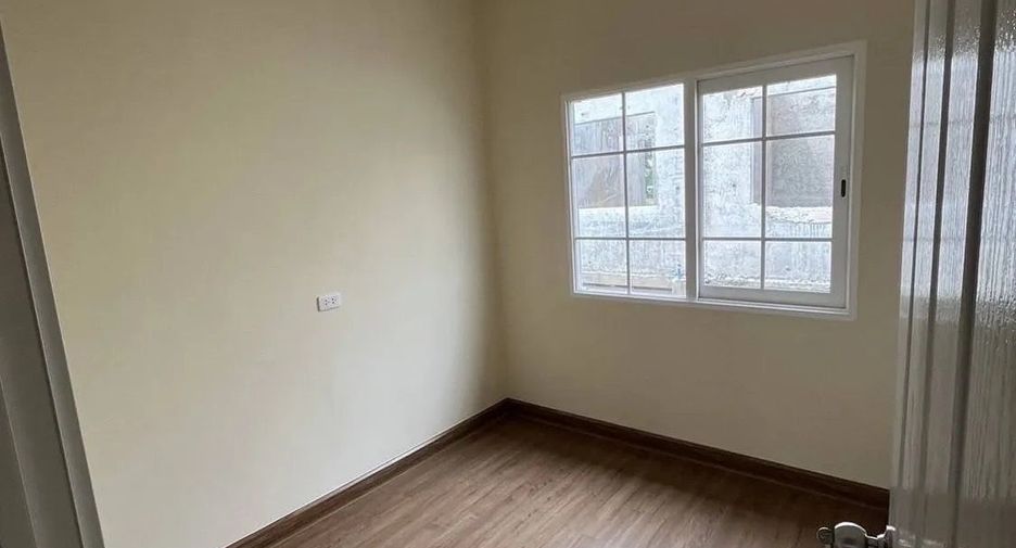 For rent 4 bedrooms townhouse in Mueang Chiang Mai, Chiang Mai