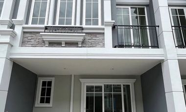 For rent 4 bedrooms townhouse in Mueang Chiang Mai, Chiang Mai