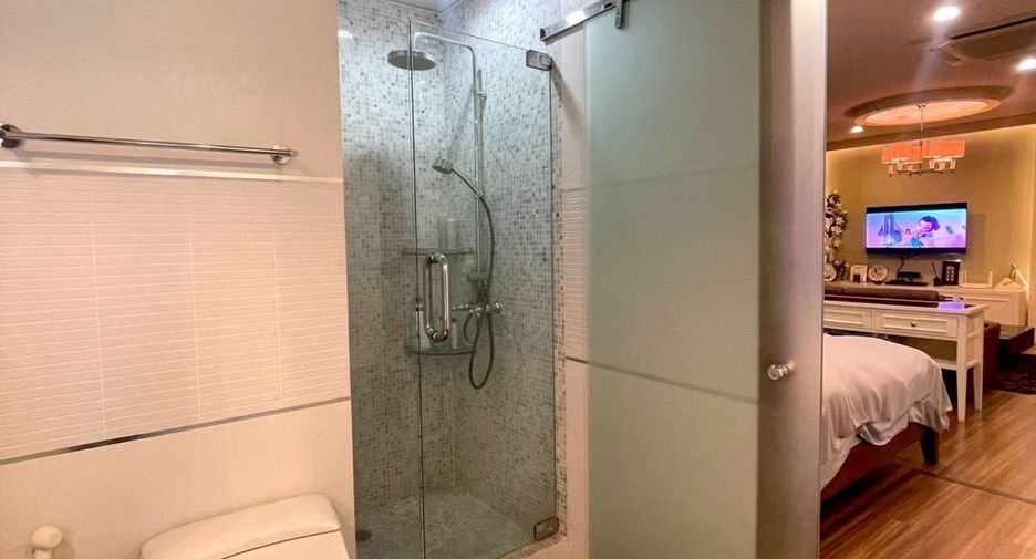 For sale 1 Beds condo in Sathon, Bangkok