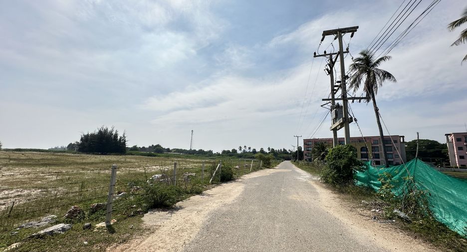 Продажа Участок в Ча Ам, Пхетбури