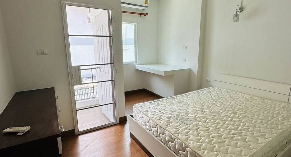 For rent 4 bedrooms house in Mueang Chiang Mai, Chiang Mai
