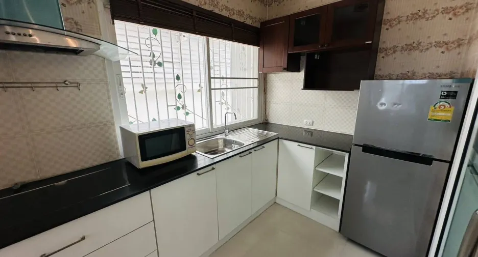 For rent 4 bedrooms house in Mueang Chiang Mai, Chiang Mai