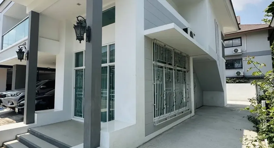 For rent 4 bedrooms house in Mueang Chiang Mai, Chiang Mai
