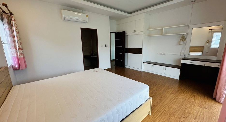 For rent 4 bedrooms house in Mueang Chiang Mai, Chiang Mai