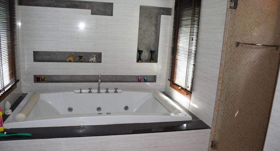 For sale 4 ベッドルーム villa in Mueang Phuket, Phuket