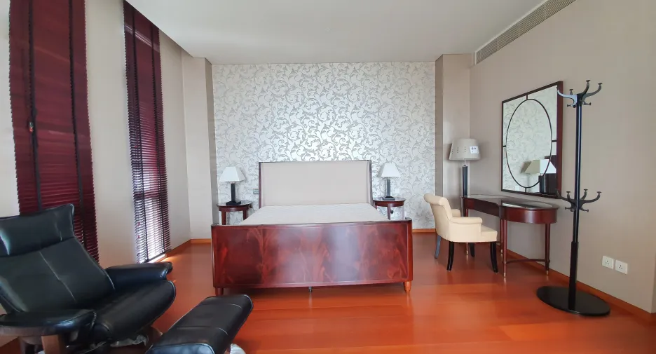 For sale and for rent 3 bedrooms condo in Sathon, Bangkok