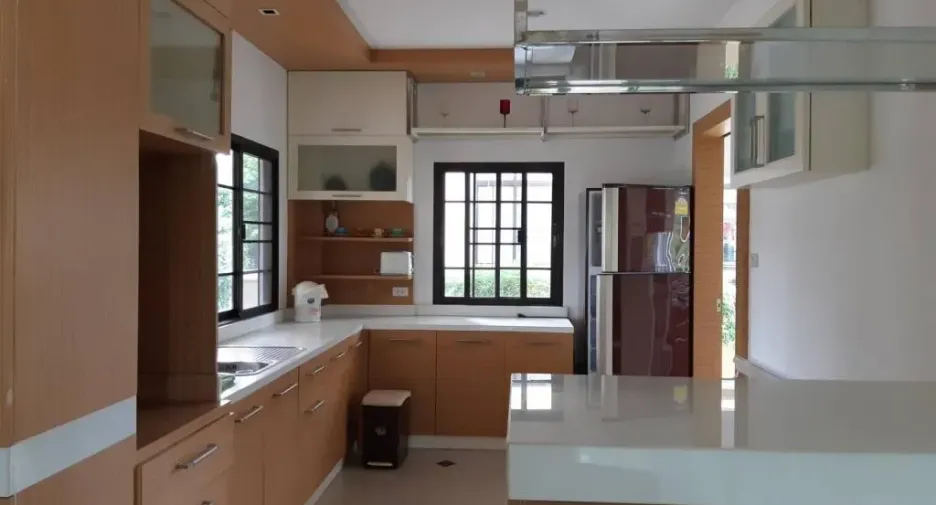 À vendre 4 chambres maison à Saraphi, Chiang Mai