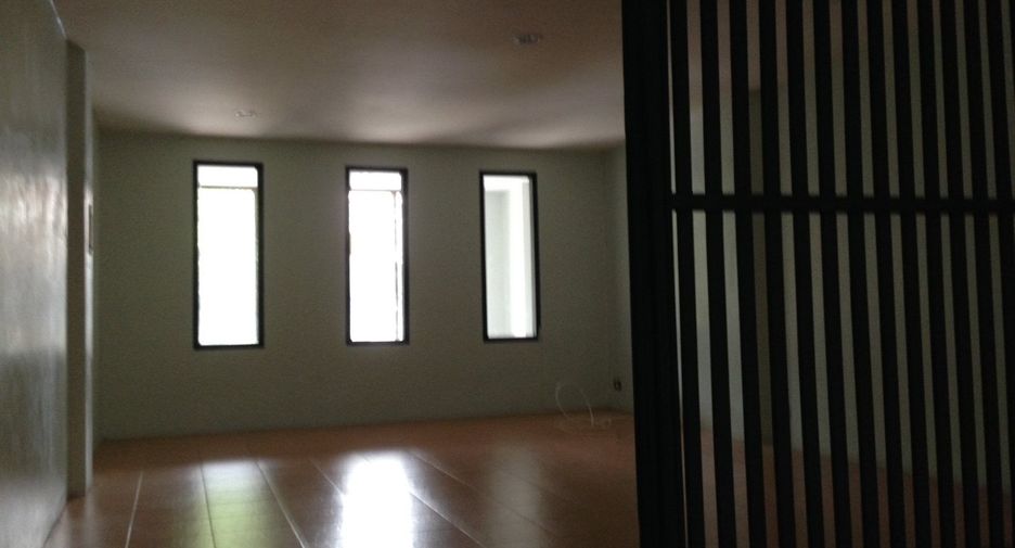 Büro zum Kauf und zur Miete mit 4 Zimmer in Wang Thonglang, Bangkok