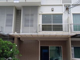 For sale 3 bedrooms townhouse in Prawet, Bangkok