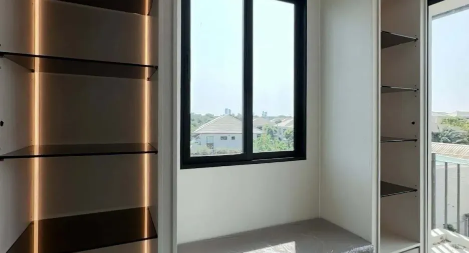 For sale 4 bedrooms house in Prawet, Bangkok