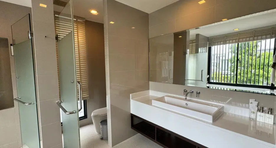 For sale 5 bedrooms villa in Thalang, Phuket