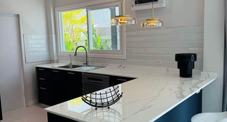 Casa en alquiler de 4 habitaciones en Thalang, Phuket