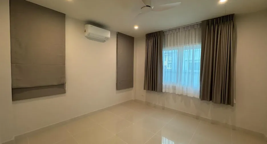 Casa en alquiler de 4 habitaciones en Thalang, Phuket